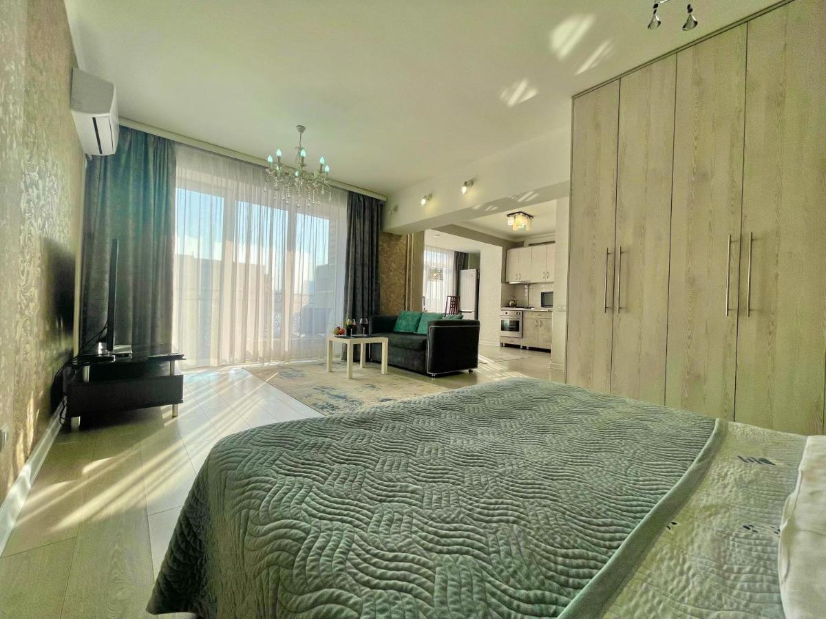 Apartment on Abylai Khana 74 Almaty Bagian luar foto