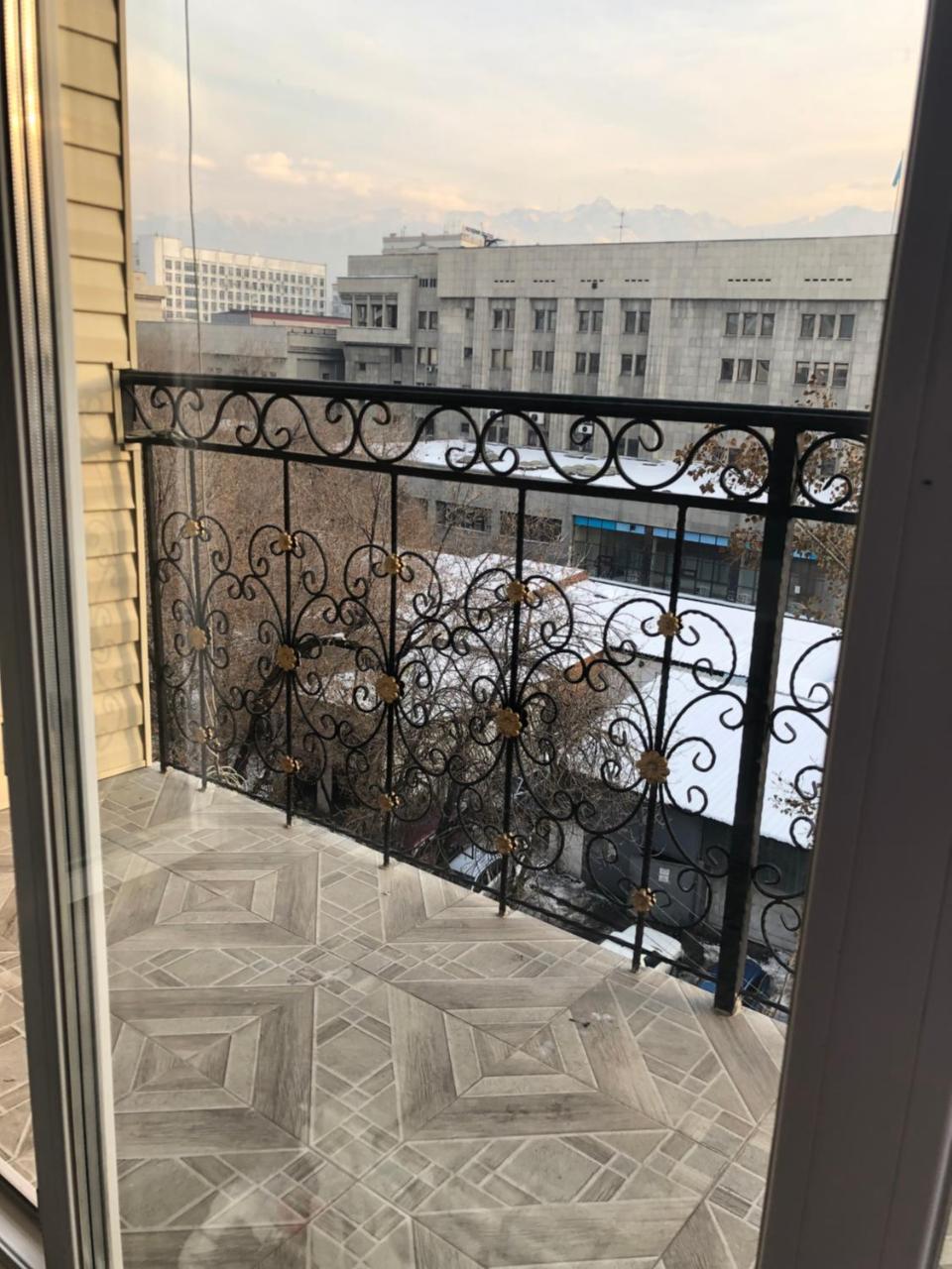 Apartment on Abylai Khana 74 Almaty Bagian luar foto